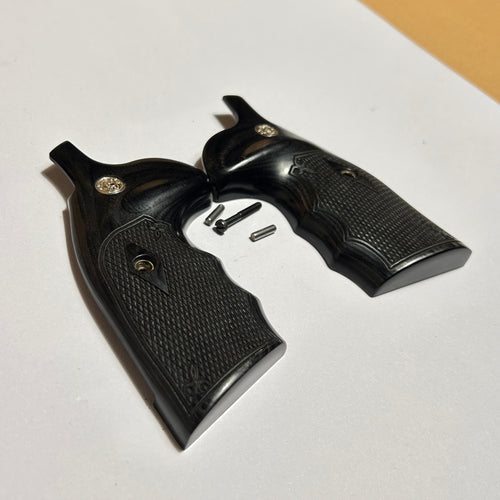 Altamont S&W K/L Frame Square Butt Grips – Finger Groove Wood w/ Medallions